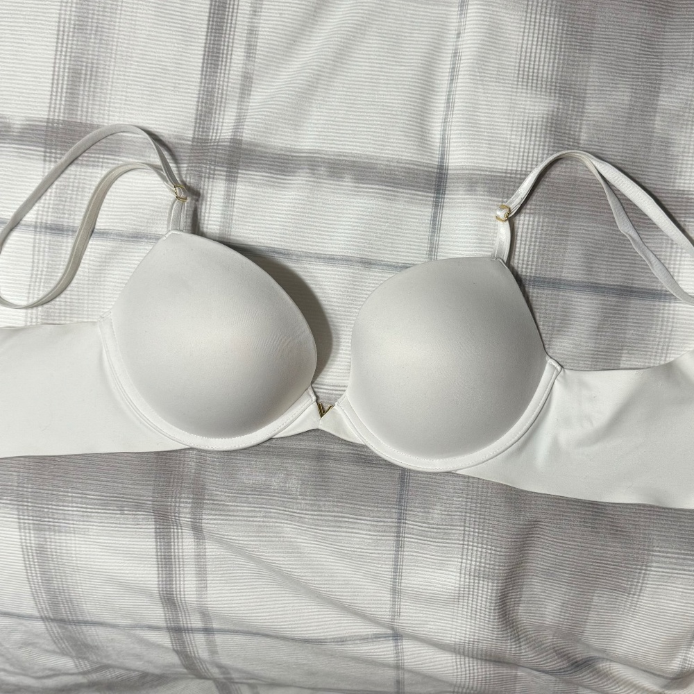 White Victoria’s Secret push up bra